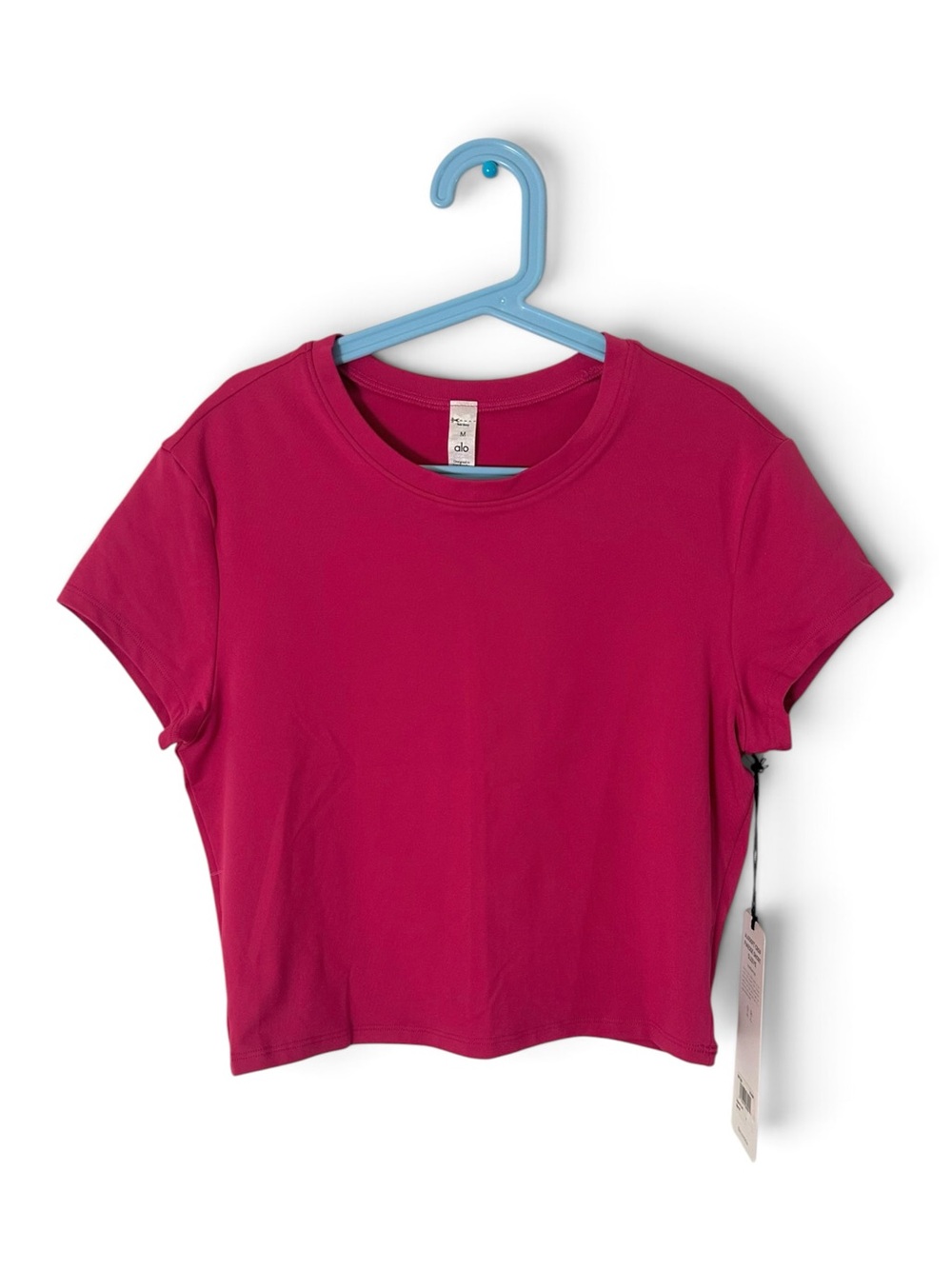 NWT ALO Yoga Alosoft Crop Finesse Short Sleeve Top in Magenta Crush